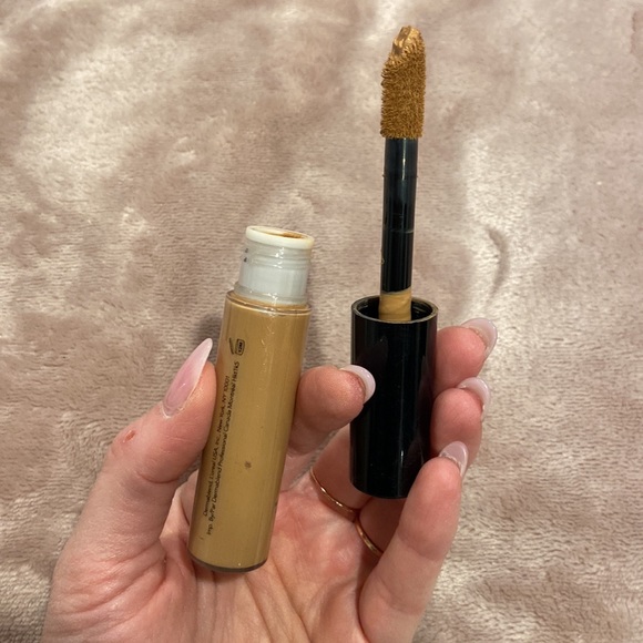 Dermablend concealer. - Picture 3 of 4